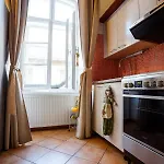 Apartment Old Square 3 *